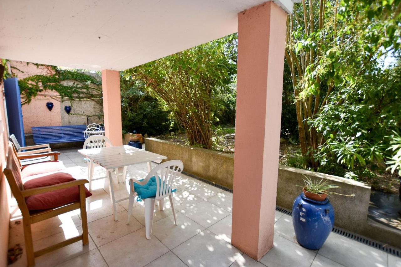 Moulin Rose, Parking - Jardin Arles Exterior foto