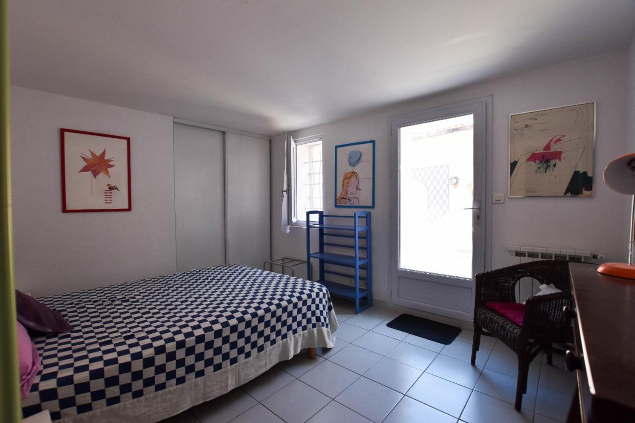 Moulin Rose, Parking - Jardin Arles Exterior foto