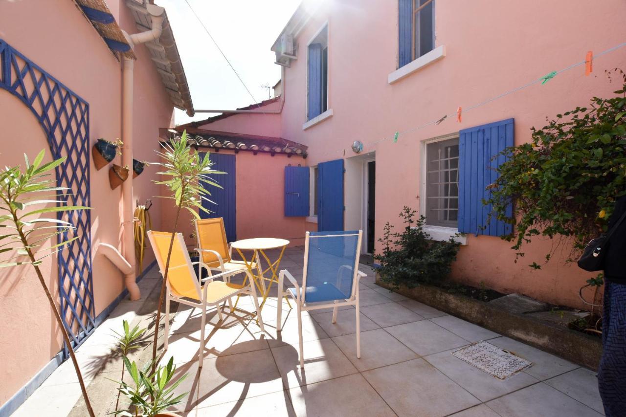 Moulin Rose, Parking - Jardin Arles Exterior foto